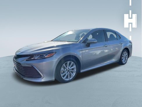 Used 2024 Toyota Camry LE w/ Convenience Package FWD image 3