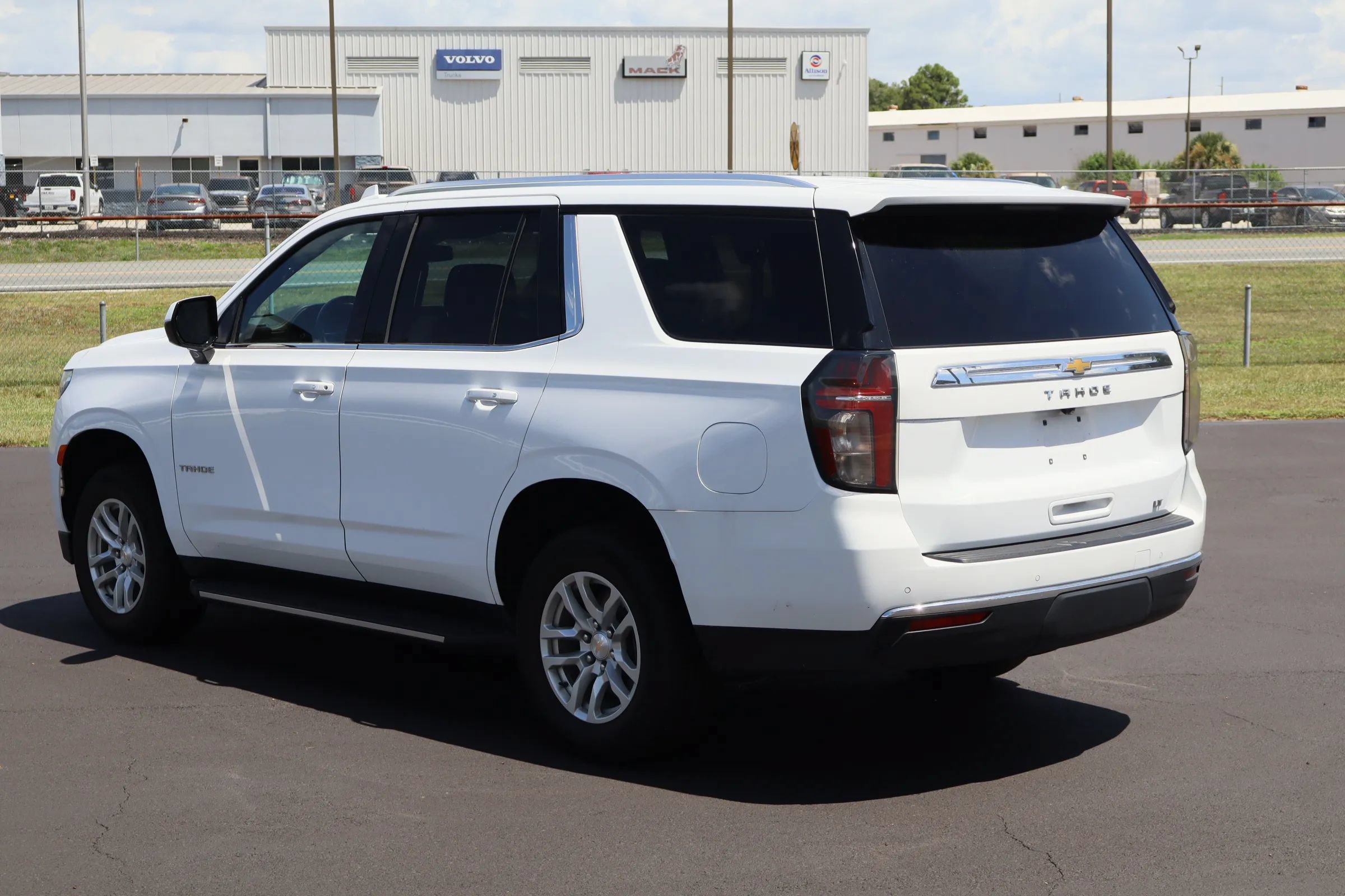 Used 2024 Chevrolet Tahoe LT RWD image 5