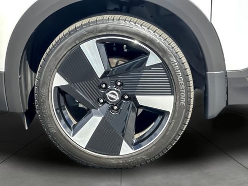 Used 2025 Nissan Kicks SR FWD image 25