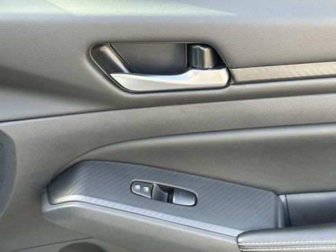 Used 2025 Nissan Altima 2.5 SV image 15