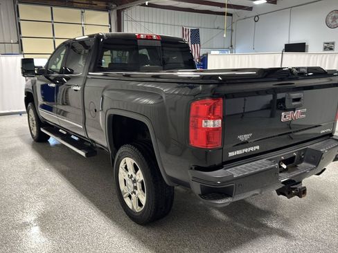 Used 2018 GMC Sierra 2500 Denali w/ Suspension Package, Off-Road AWD/4WD image 5