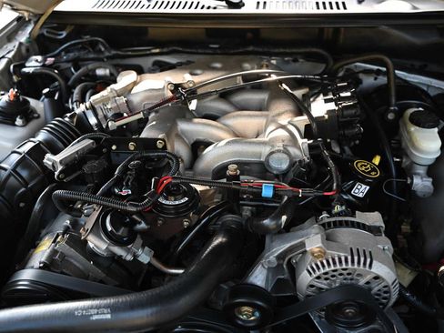 Used 2000 Ford Mustang Coupe RWD image 19