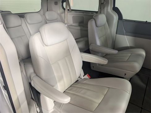 Used 2008 Chrysler Town & Country Touring image 20