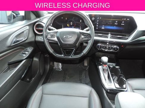 Used 2025 Chevrolet Trax RS w/ Sunroof Package FWD image 21