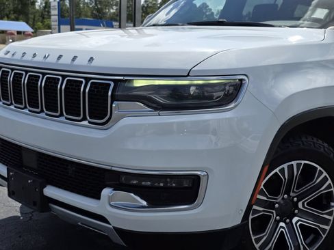 Used 2023 Jeep Wagoneer L Series II AWD/4WD image 10