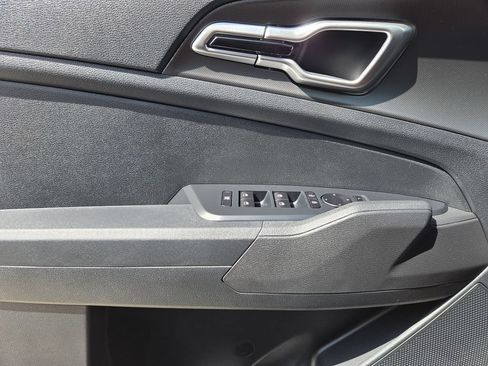 New 2026 Kia Sportage LX FWD image 18