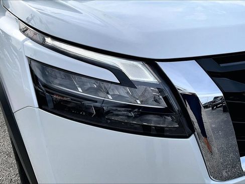 Used 2025 Nissan Pathfinder SL AWD/4WD image 41