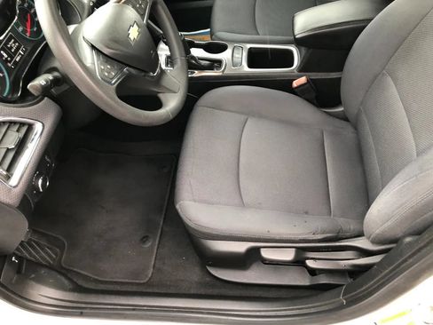 Used 2018 Chevrolet Cruze LT FWD image 15