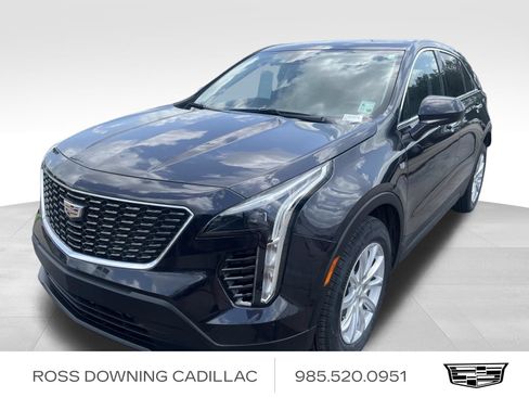 Used 2022 Cadillac XT4 Luxury w/ Cold Weather Package FWD image 1