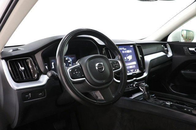 Used 2018 Volvo XC60 T5 Momentum w/ Vision Package AWD/4WD image 13