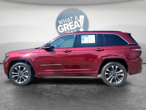 Used 2024 Jeep Grand Cherokee Overland w/ Luxury Tech Group IV AWD/4WD image 8