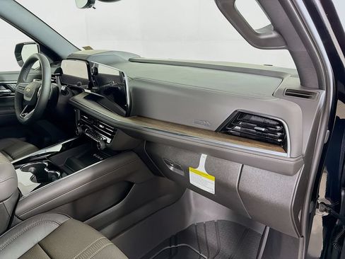 New 2026 Chevrolet Suburban High Country w/ Sun And Tow Package AWD/4WD image 27