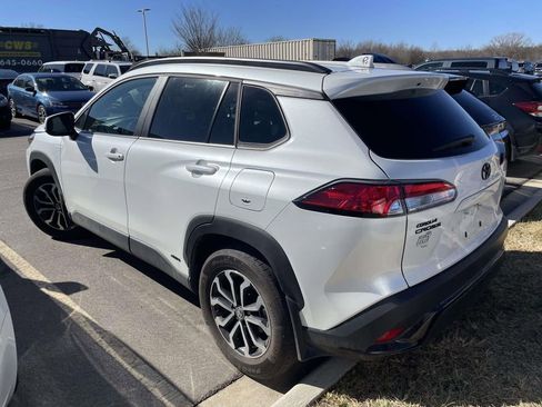 Used 2024 Toyota Corolla Cross SE image 3