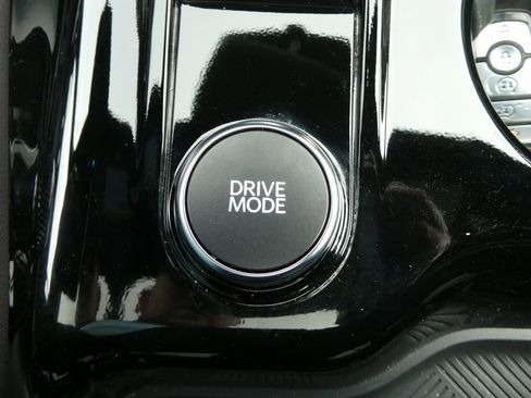 Used 2025 Ford Explorer Platinum w/ Ultimate Package image 31