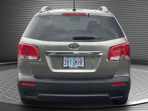 Used 2011 Kia Sorento 2WD w/ Convenience Pkg image 5
