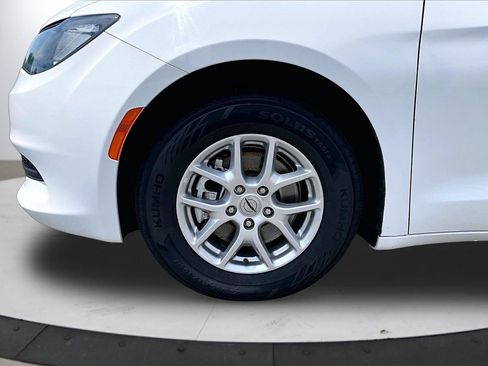Certified 2023 Chrysler Voyager LX FWD image 32