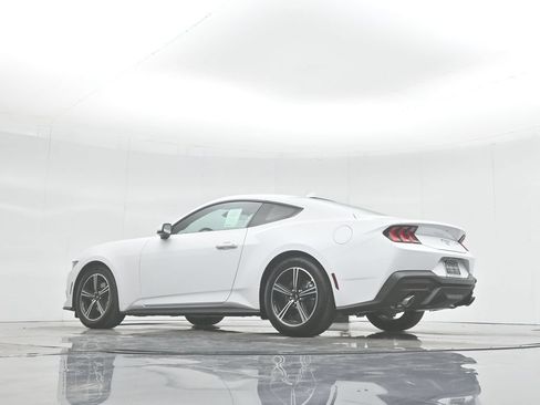 Used 2025 Ford Mustang Coupe RWD image 47