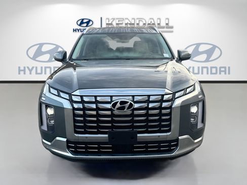 Used 2025 Hyundai Palisade Calligraphy FWD image 2
