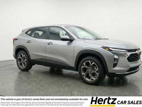 Used 2025 Chevrolet Trax LT image 1