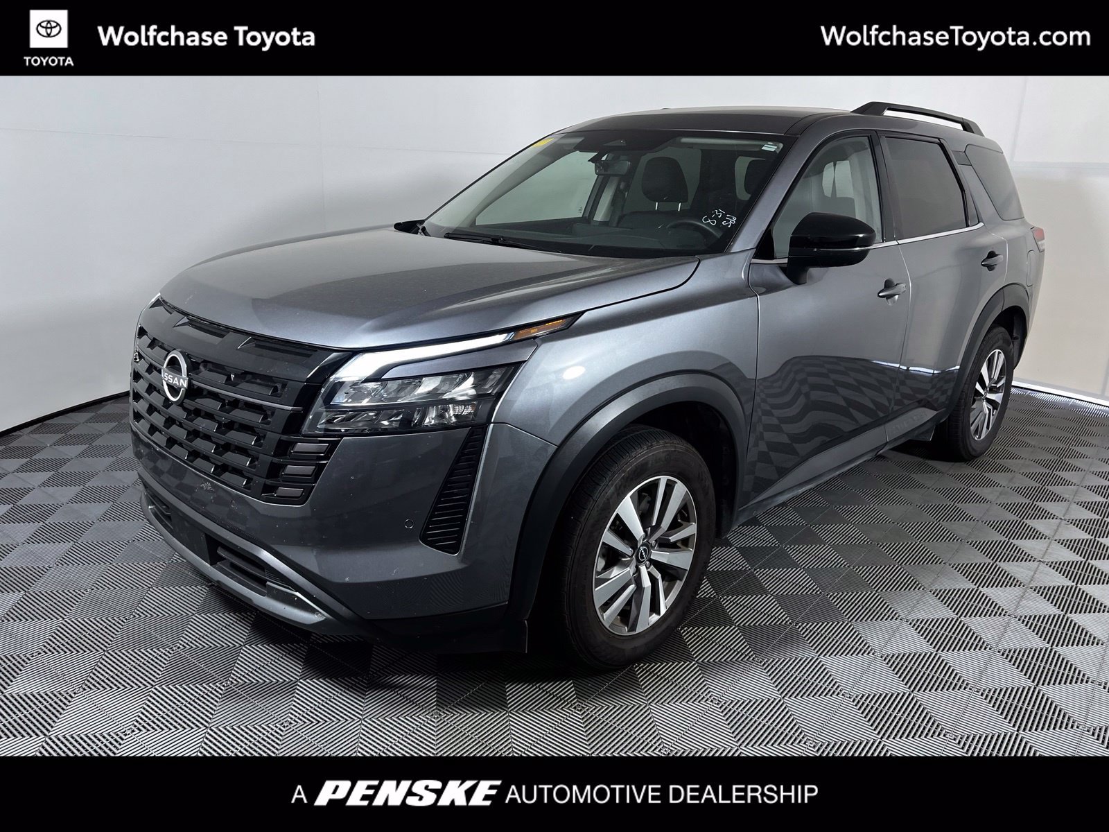 Used 2026 Nissan Pathfinder SL FWD image 1