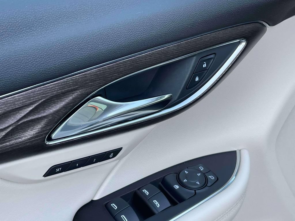 Certified 2022 Buick Envision Avenir w/ Technology Package II FWD image 26