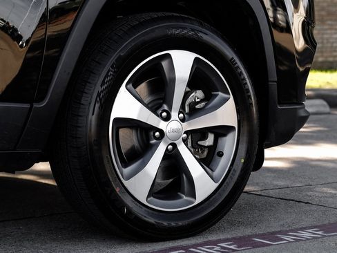 Used 2022 Jeep Cherokee Limited image 70