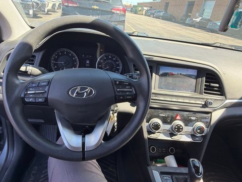 Used 2019 Hyundai Elantra SEL w/ Winter Weather Package FWD image 11