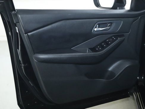 Certified 2025 Nissan Rogue SV image 15