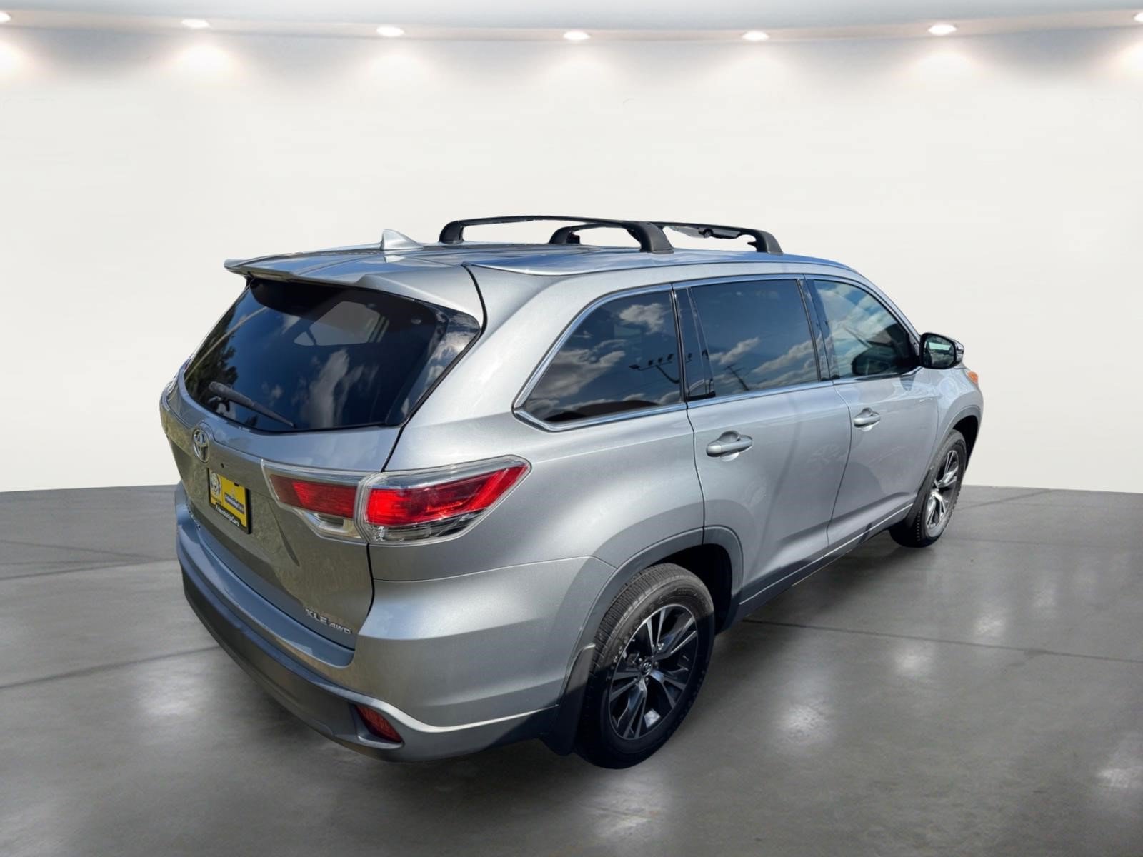 Used 2016 Toyota Highlander XLE AWD/4WD image 14