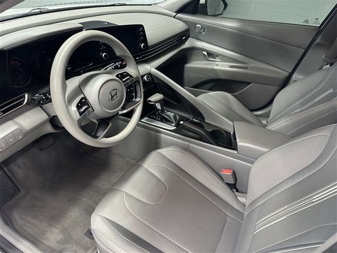 Used 2023 Hyundai Elantra SEL image 2