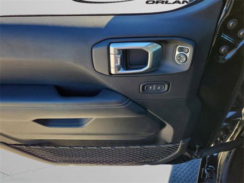 Used 2022 Jeep Wrangler Unlimited Sahara image 13