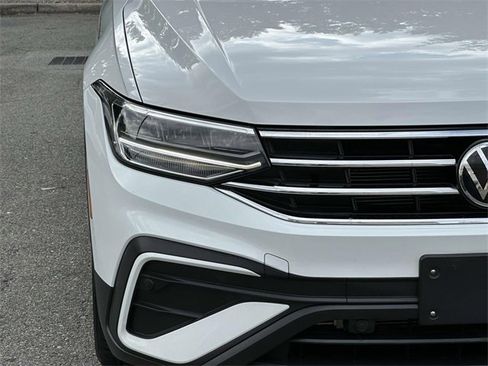 Certified 2022 Volkswagen Tiguan SE image 10