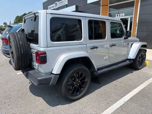 Used 2022 Jeep Wrangler Unlimited Sahara w/ Cold Weather Group AWD/4WD image 4