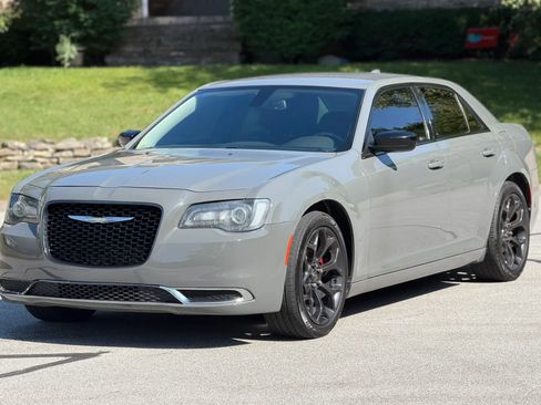 Used 2019 Chrysler 300 Touring w/ Sport Appearance Package RWD image 1