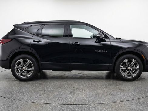 Used 2025 Chevrolet Blazer LT FWD image 11
