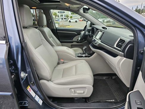Used 2018 Toyota Highlander Limited image 11