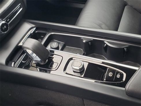 Used 2025 Volvo XC60 B5 Plus image 26