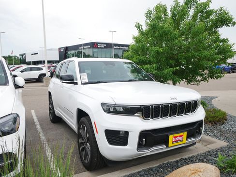 Used 2022 Jeep Grand Cherokee Overland AWD/4WD image 1