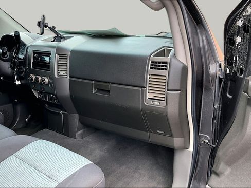 Used 2005 Nissan Titan SE RWD image 15