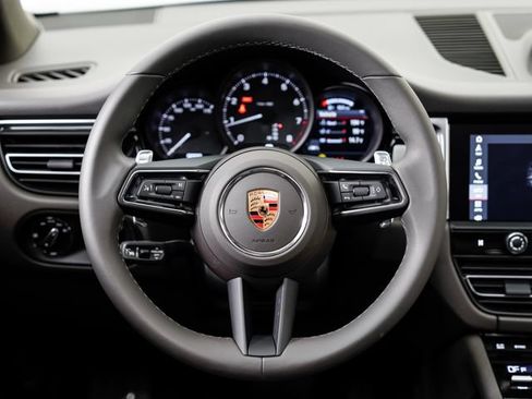 Certified 2026 Porsche Macan AWD/4WD image 12