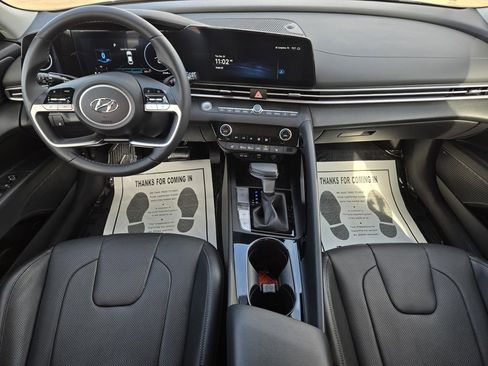 Used 2023 Hyundai Elantra Limited image 22