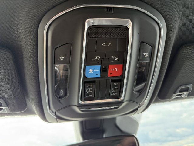 Used 2023 Jeep Grand Cherokee L Laredo AWD/4WD image 32