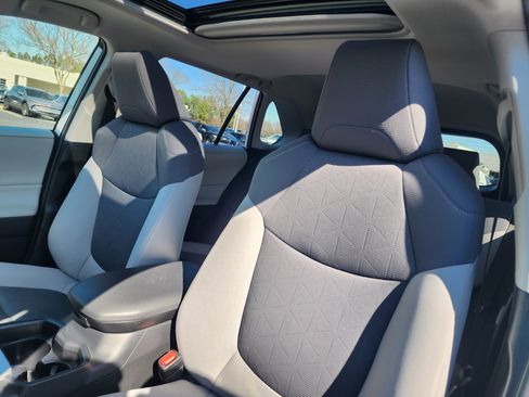 Used 2019 Toyota RAV4 XLE w/ Convenience Package image 21