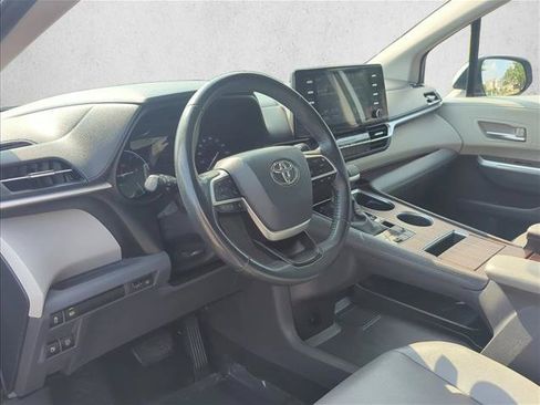 Used 2022 Toyota Sienna XLE FWD image 9
