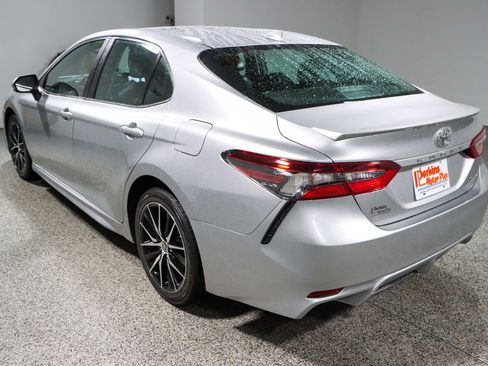 Used 2024 Toyota Camry SE FWD image 9