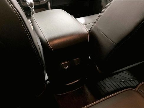 Used 2022 GMC Canyon Denali image 11