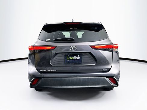 Used 2021 Toyota Highlander XLE image 7
