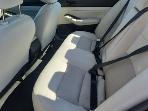 Used 2025 Nissan Altima 2.5 SV FWD image 11