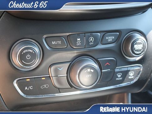 Used 2020 Jeep Cherokee Latitude Plus w/ Cold Weather Group AWD/4WD image 36