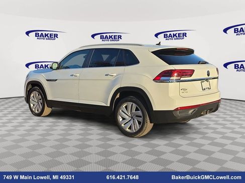 Used 2020 Volkswagen Atlas Cross Sport SE w/ Towing Package image 7